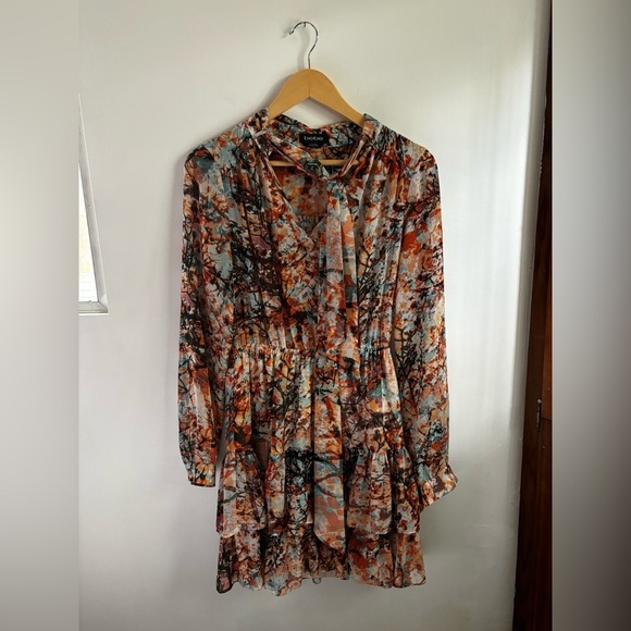 bebe Dresses & Skirts - BEBE | Flowy mini dress | size medium